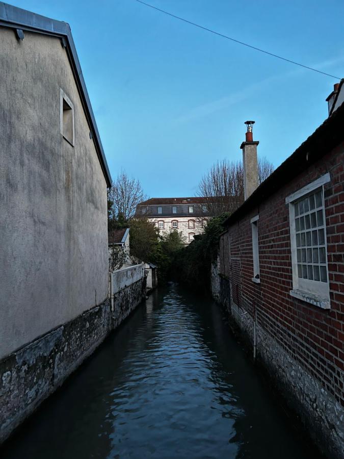 La Voulzie Appartement - Proche Centre Avec Parking Prive Provins Eksteriør bilde